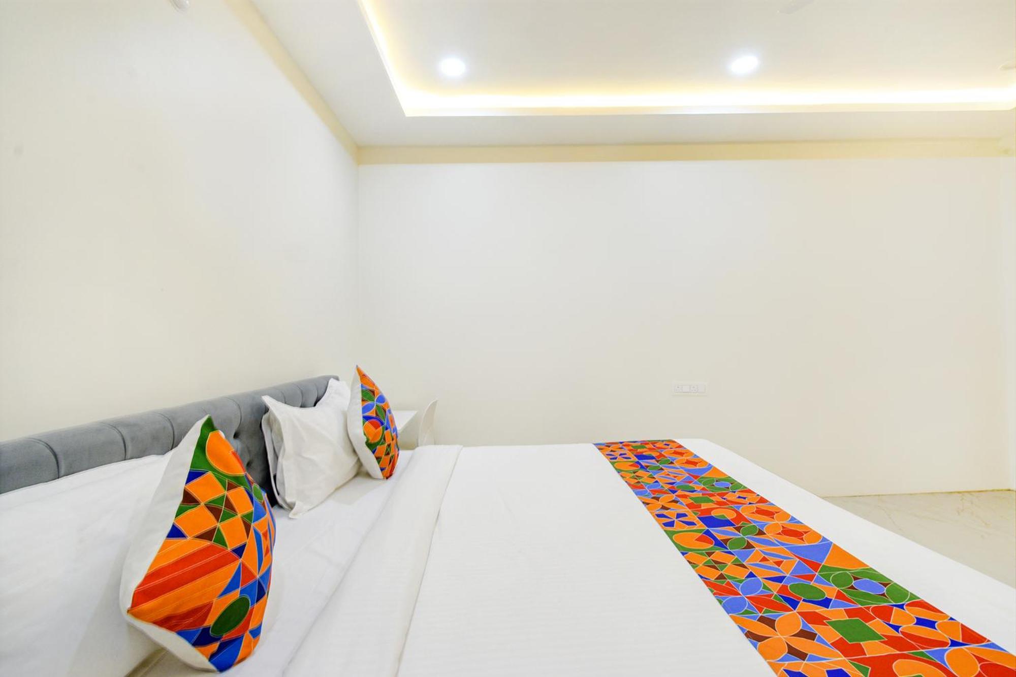Fabhotel Ssr Ikon Suites - Nr Hyderabad Central University, Kondapur Dış mekan fotoğraf